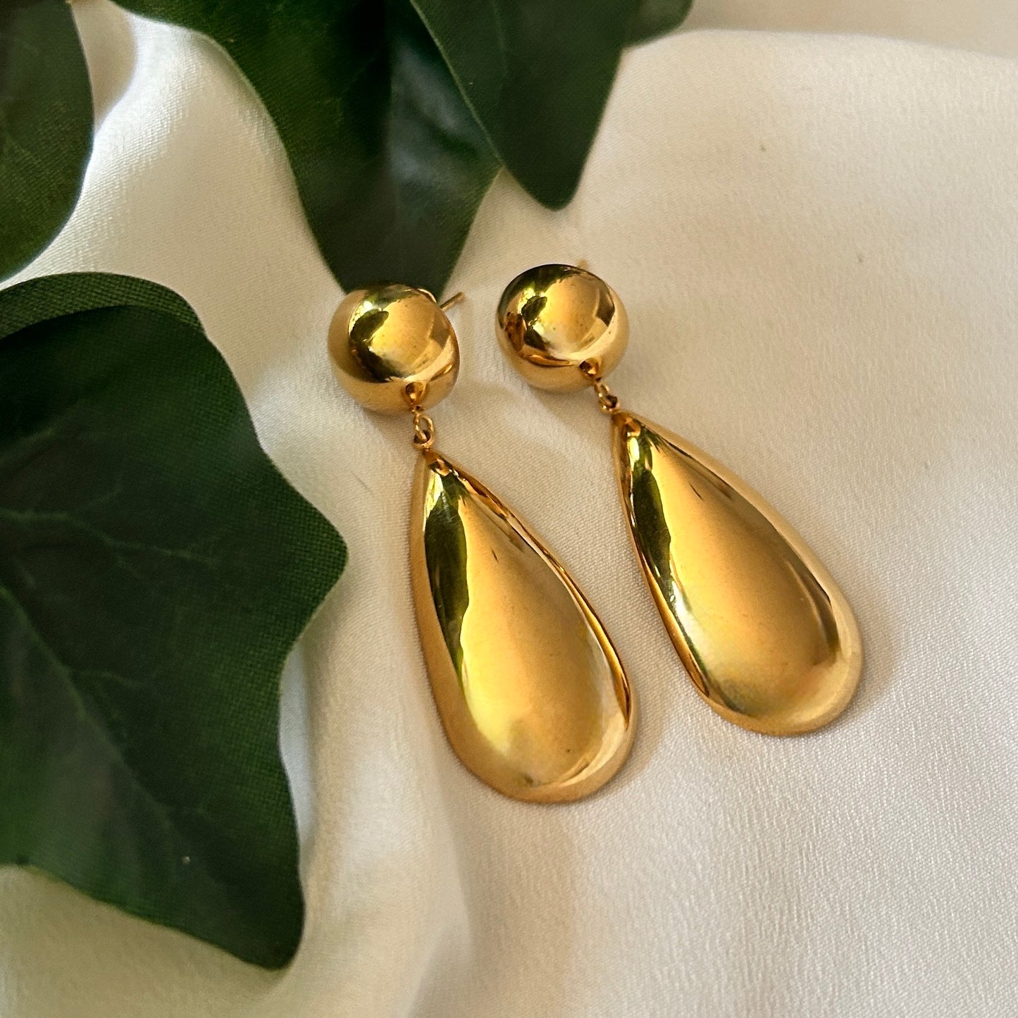 Aretes Dorados Media Gota