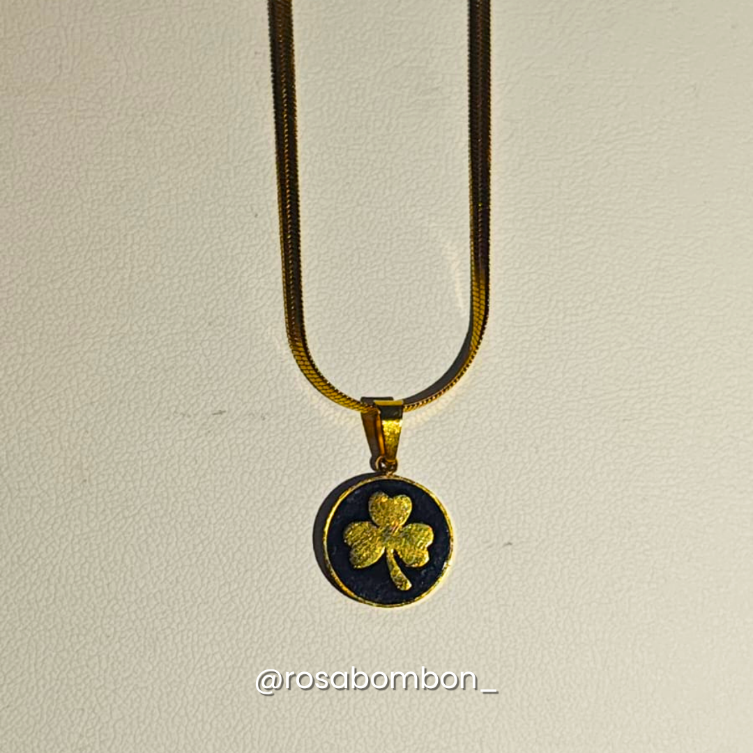 Collar Redondo Trébol Negro