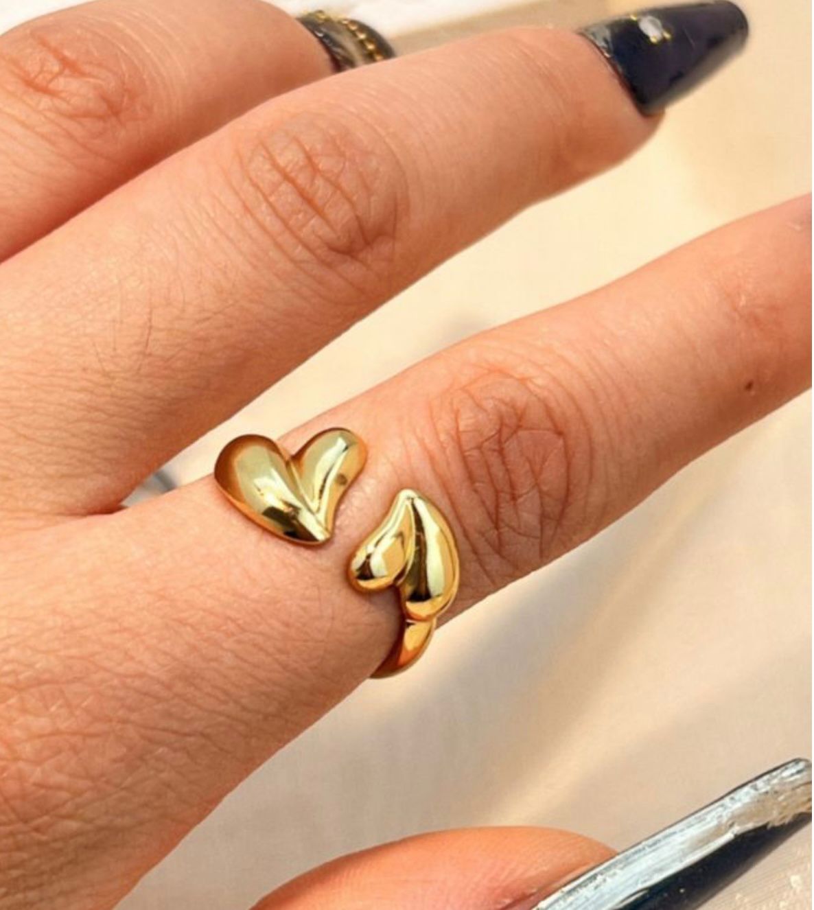 Anillo Corazón Doble Dorado
