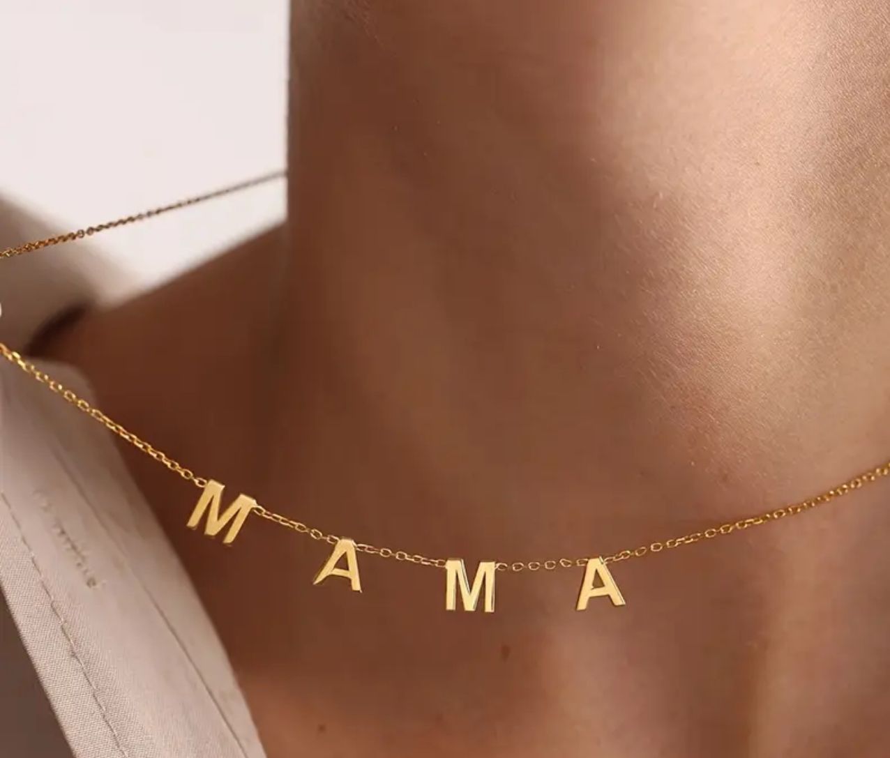Collar M A M Á Dorado