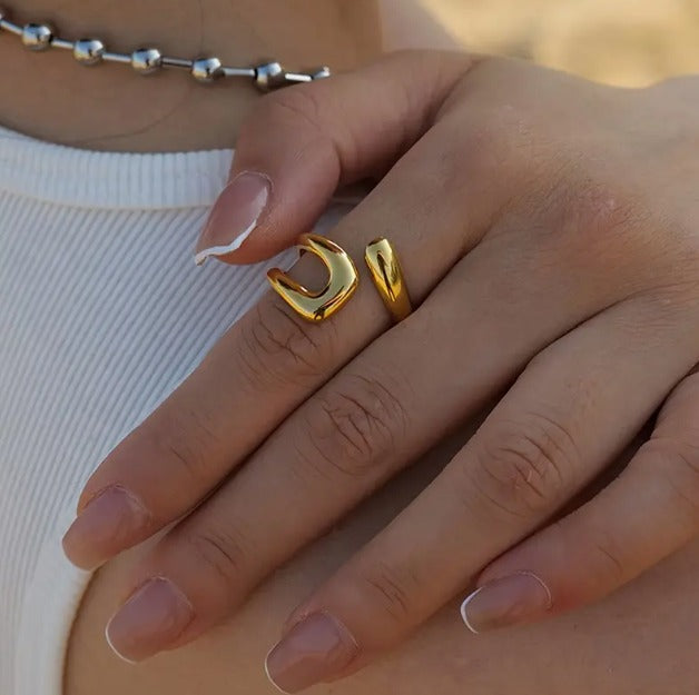Anillo abierto gota de agua dorado