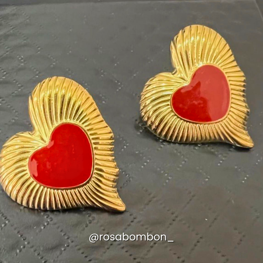 Aretes Dorados Corazón Rojo