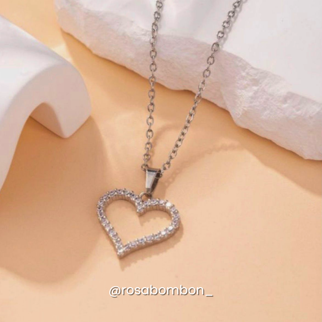 Collar Plateado con Zirconias Corazón