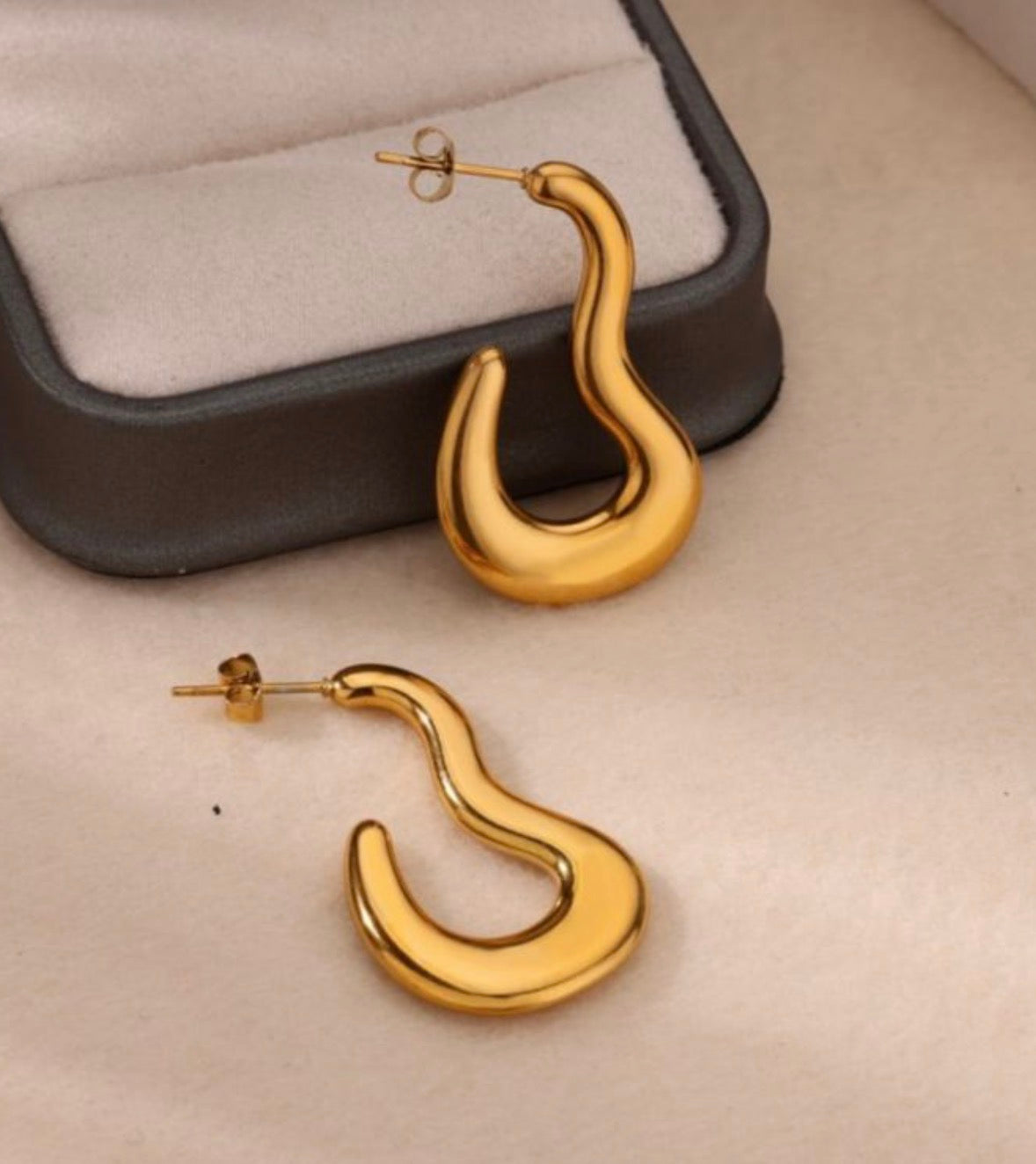 Aretes Dorados Uma