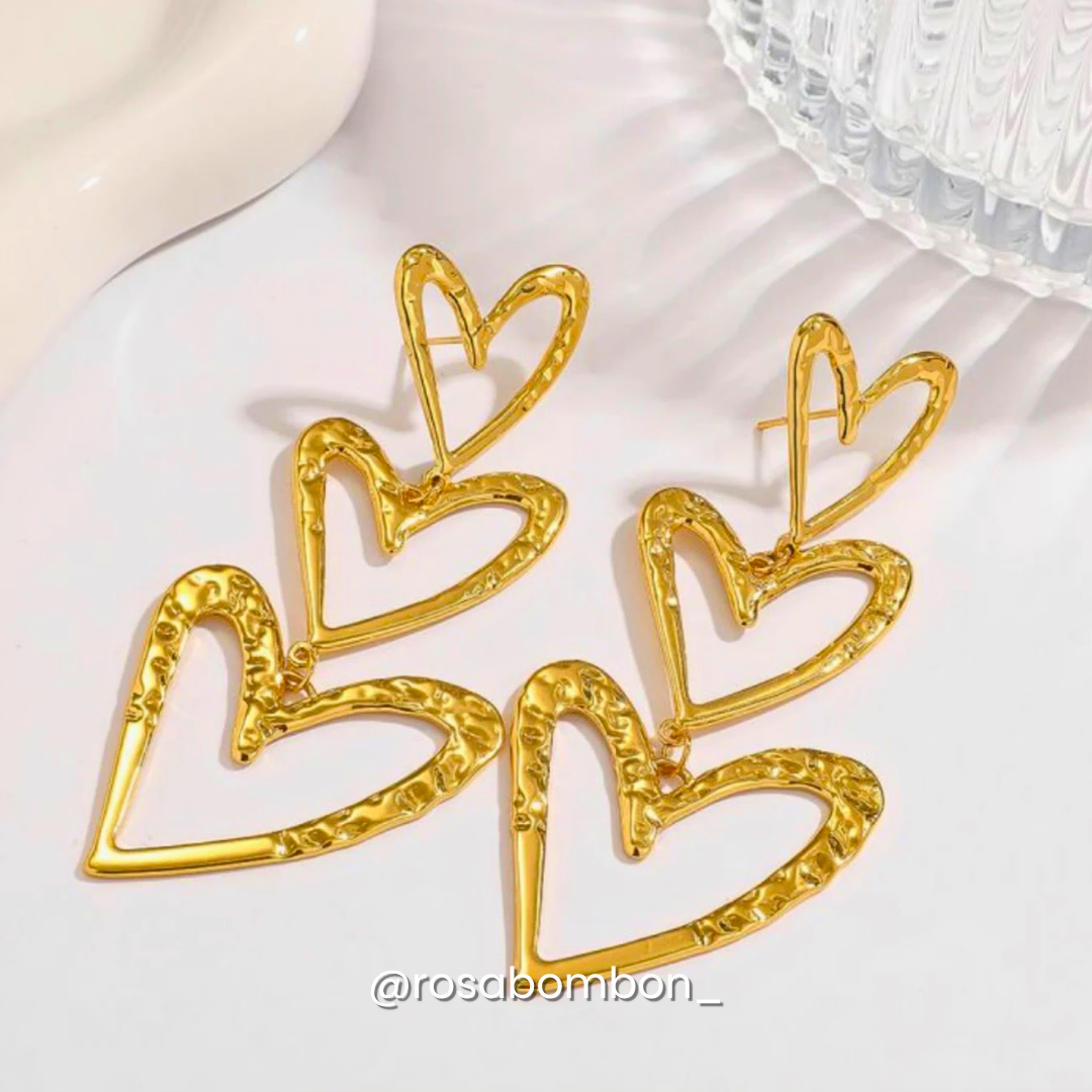 Aretes Triple Corazón Dorado