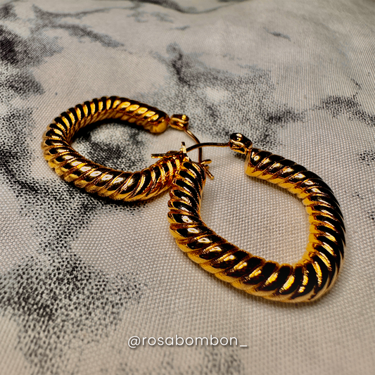 Aretes Dorados Half Round Hollow